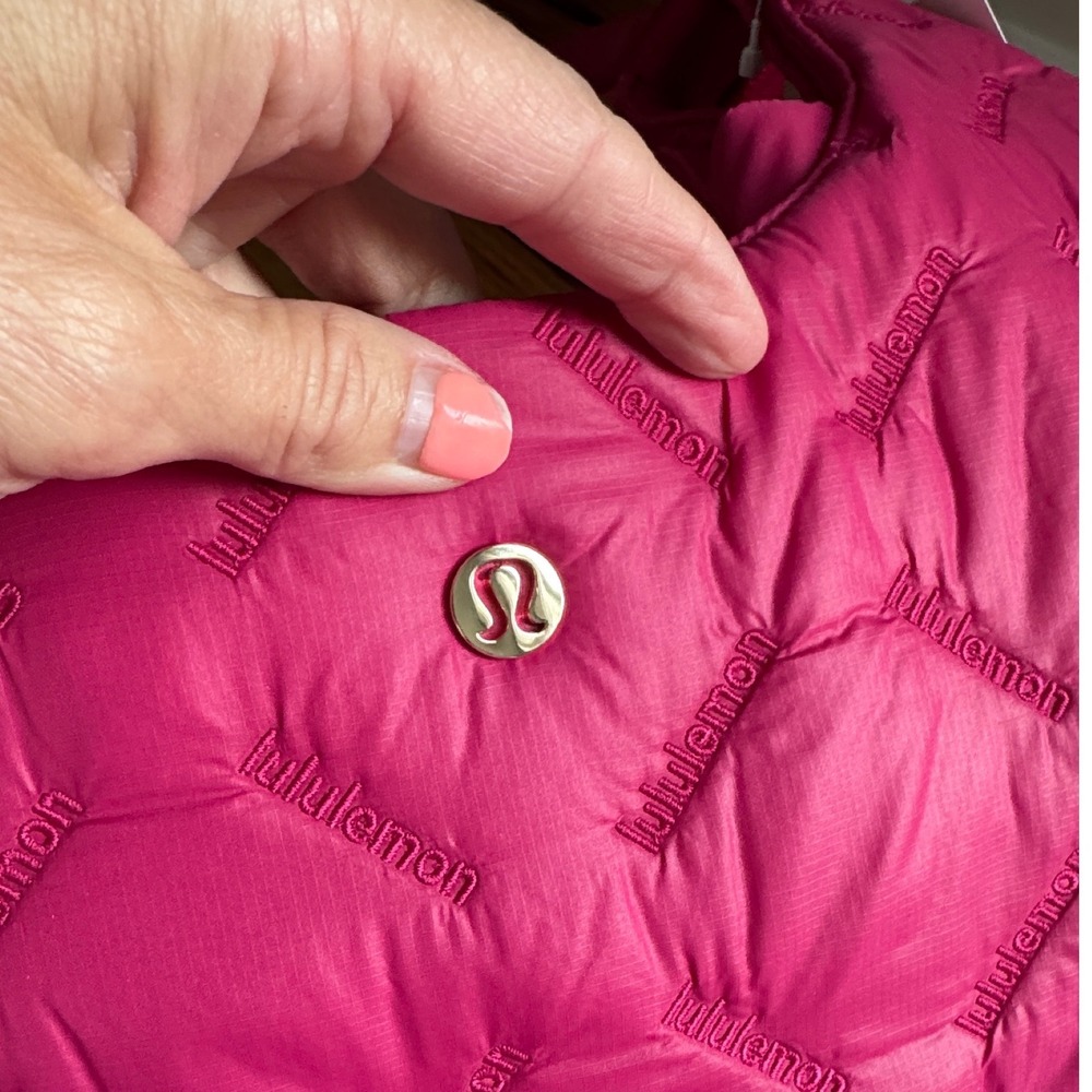 NWT Lululemon Quilty Pleasures Shoulder Bag 14L Berry Rumble Gold Quilted Hobo - Picture 4 of 8